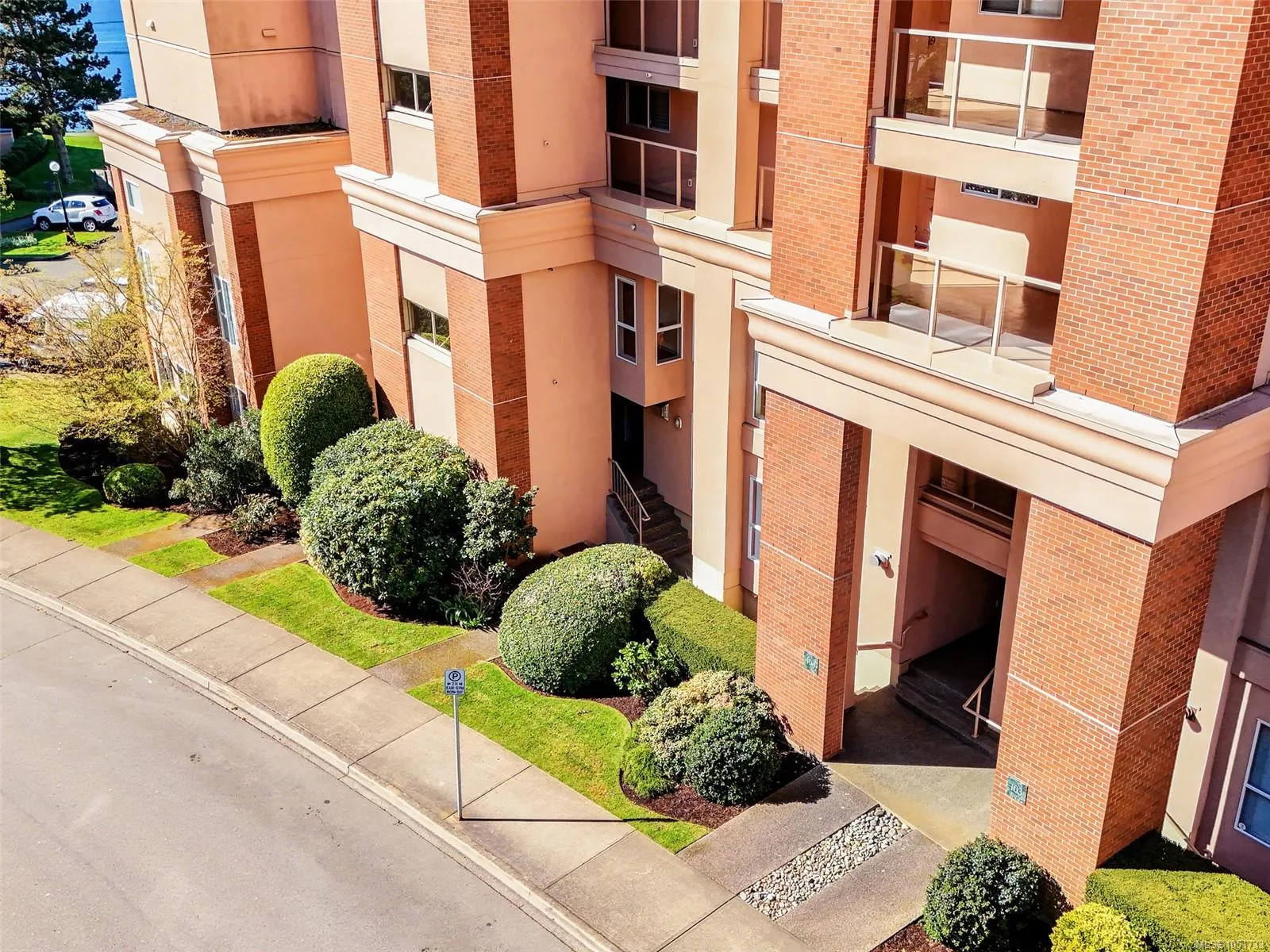 75 Songhees Rd