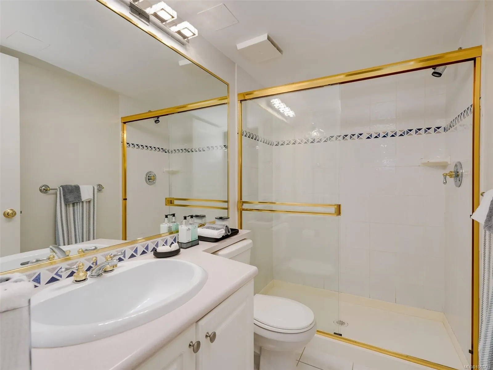 75 Songhees Rd