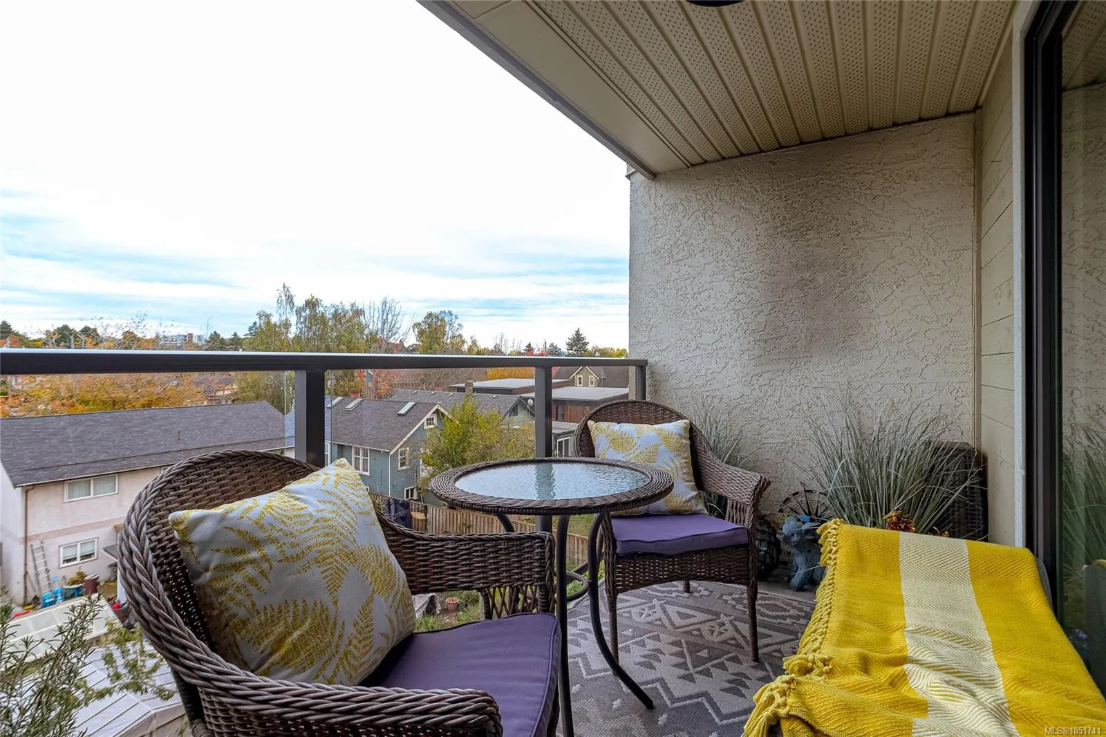 2757 Quadra St