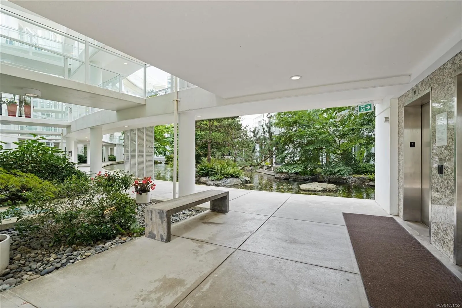 68 Songhees Rd