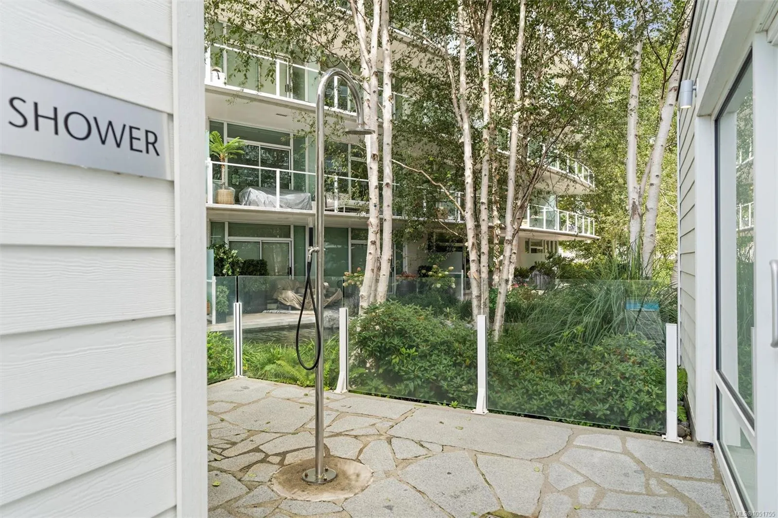 68 Songhees Rd