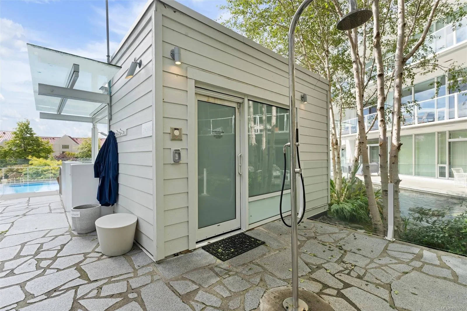 68 Songhees Rd