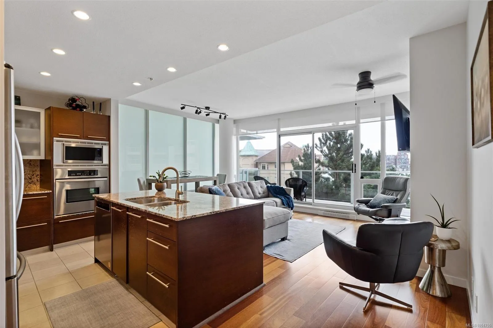 68 Songhees Rd