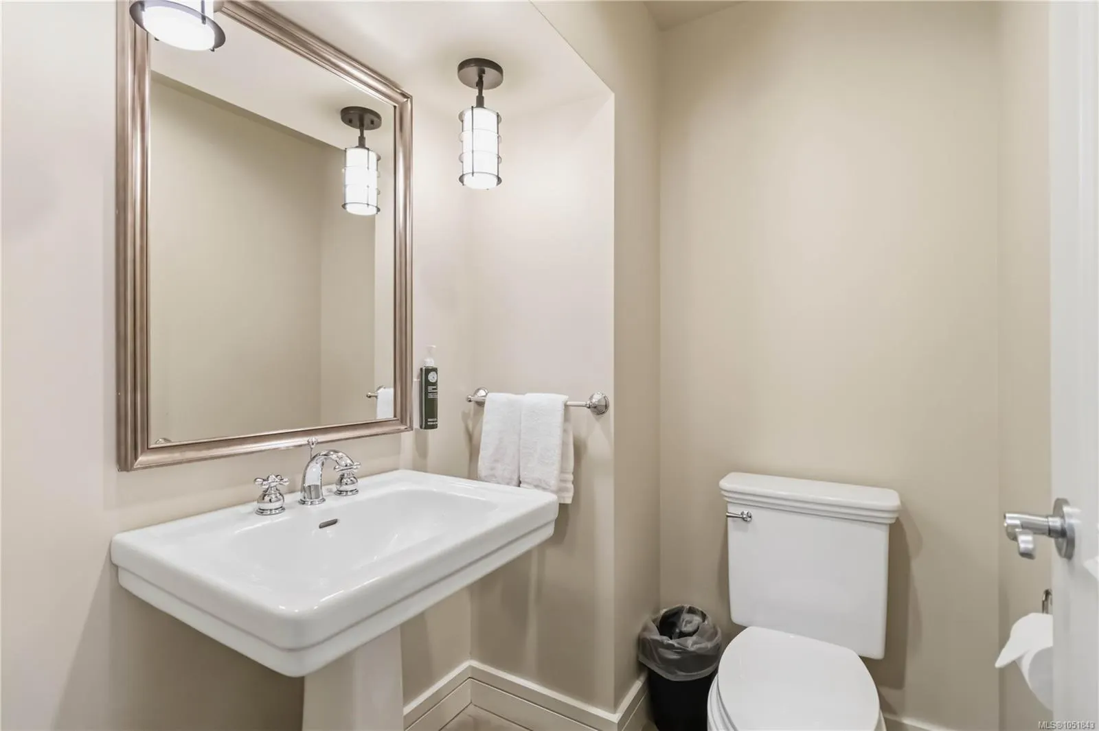 1376 Lynburne Pl
