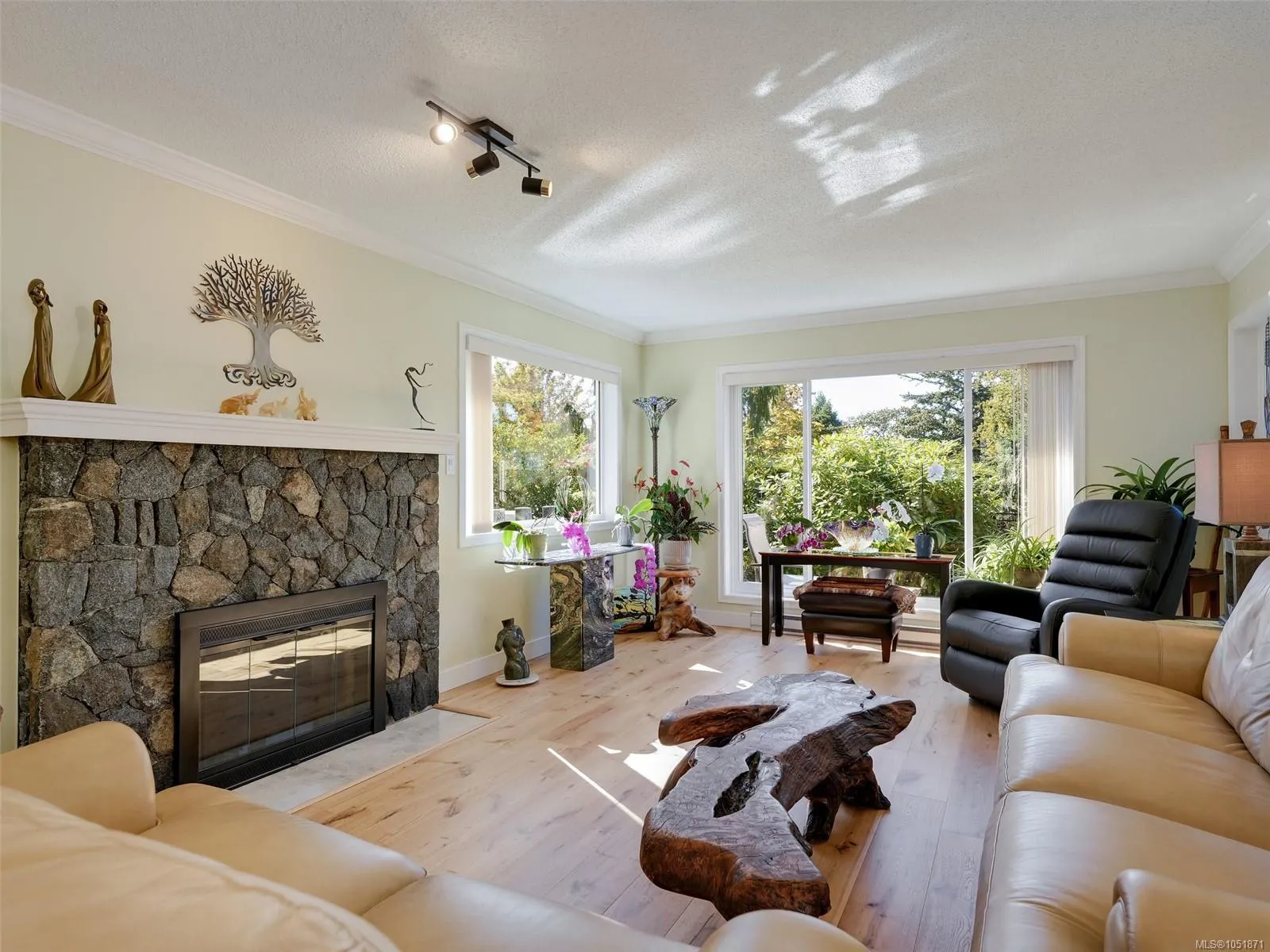 2829 Arbutus Rd
