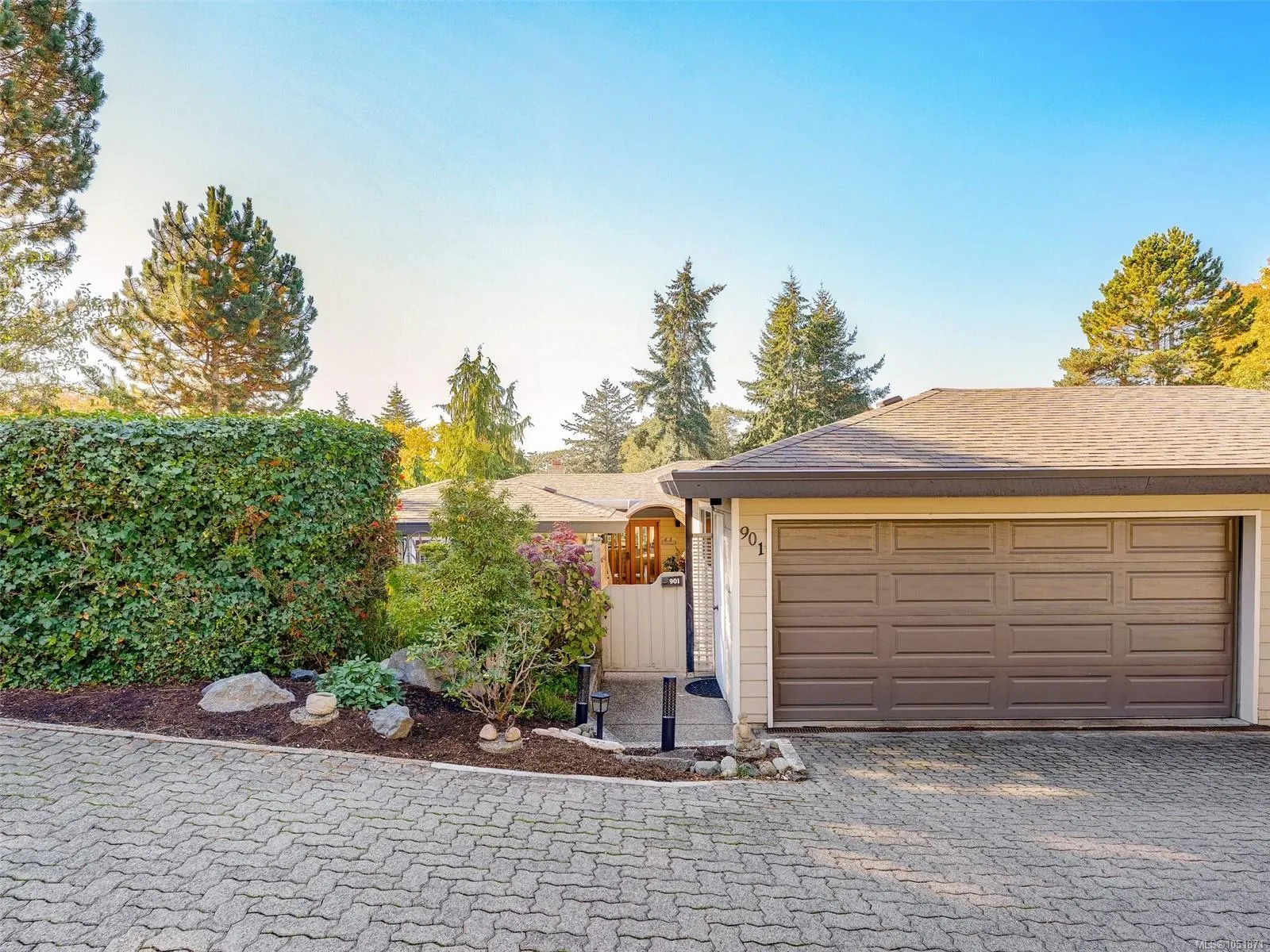 2829 Arbutus Rd