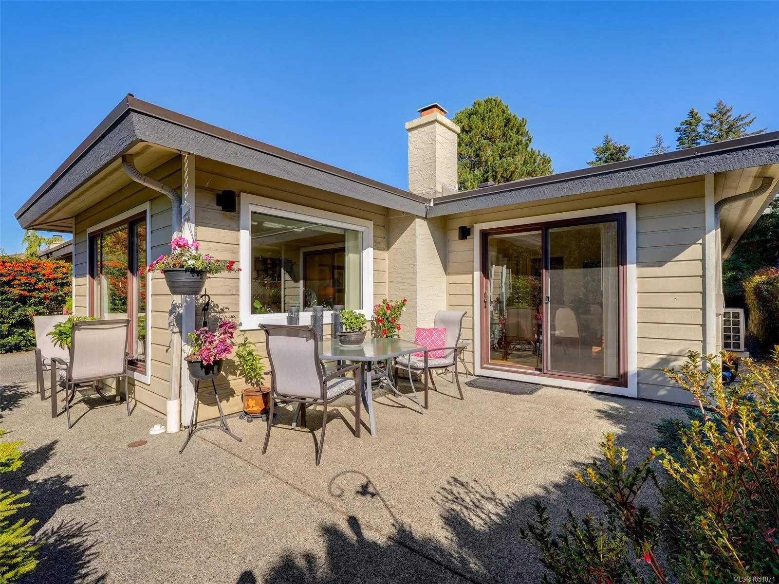 2829 Arbutus Rd