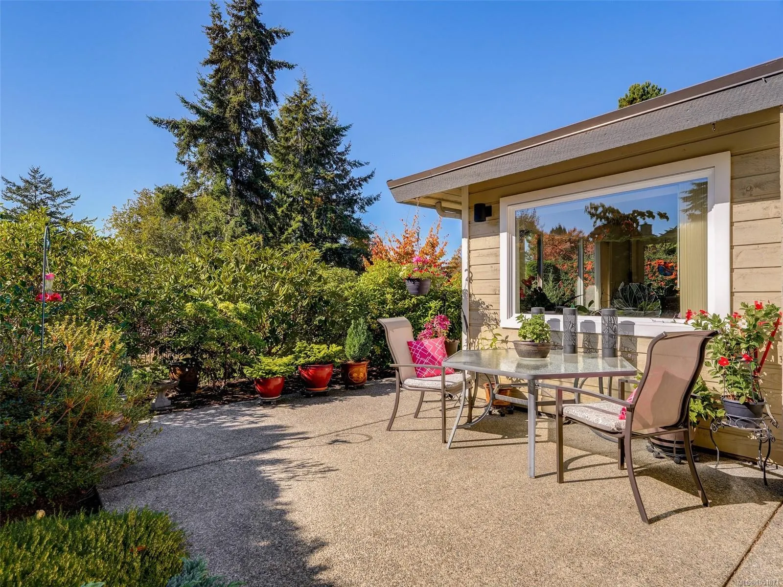 2829 Arbutus Rd