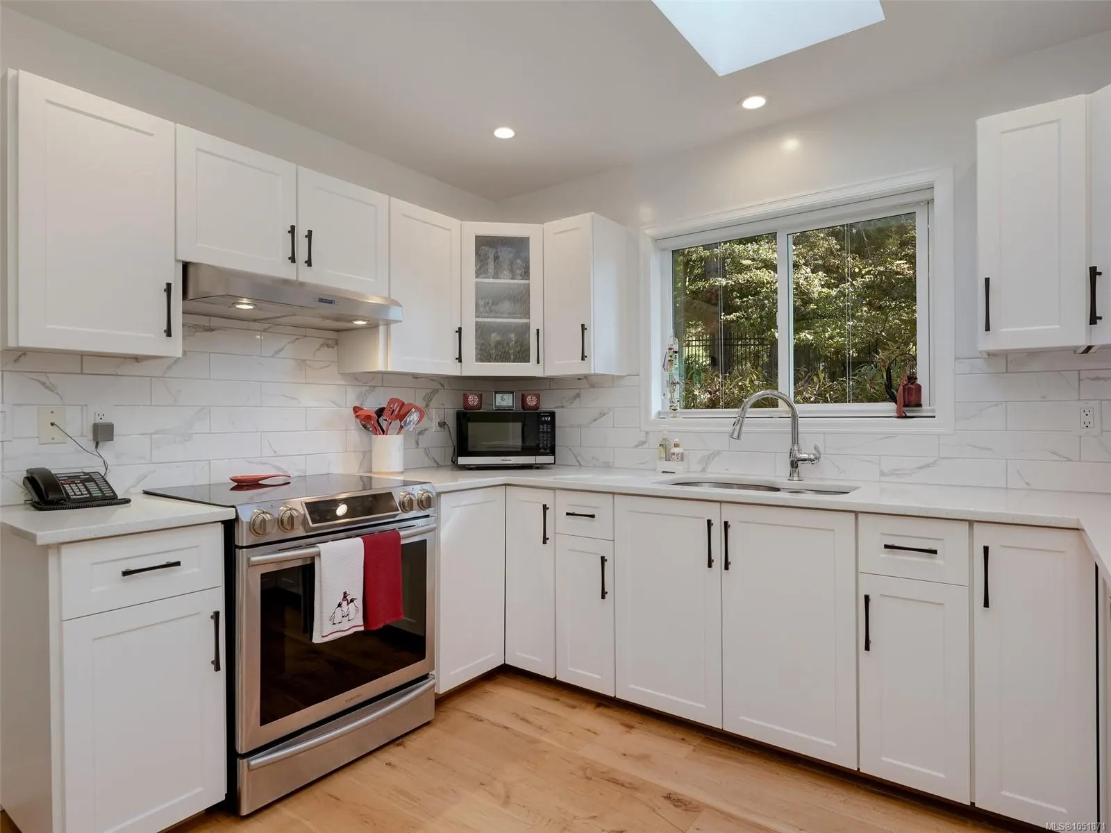2829 Arbutus Rd