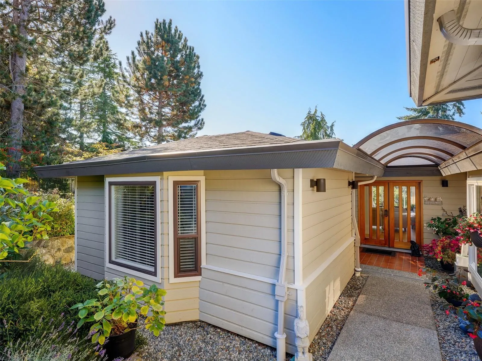 2829 Arbutus Rd