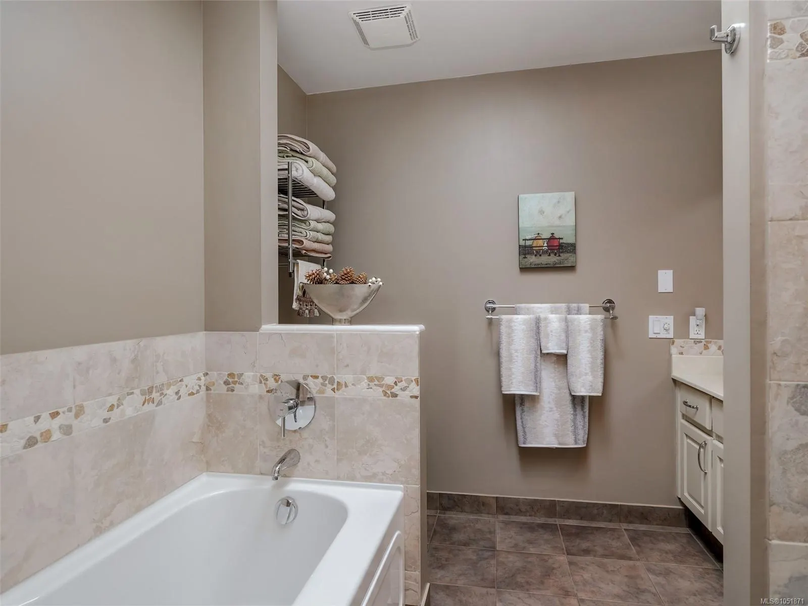 2829 Arbutus Rd