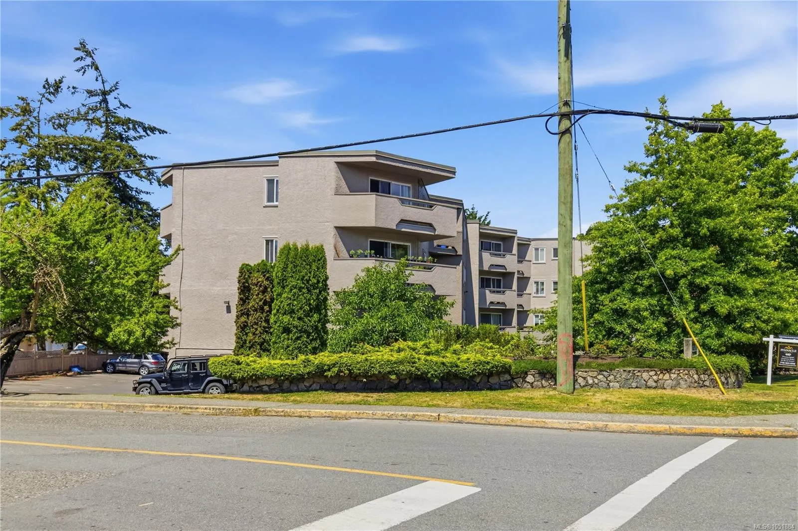 3800 Quadra St