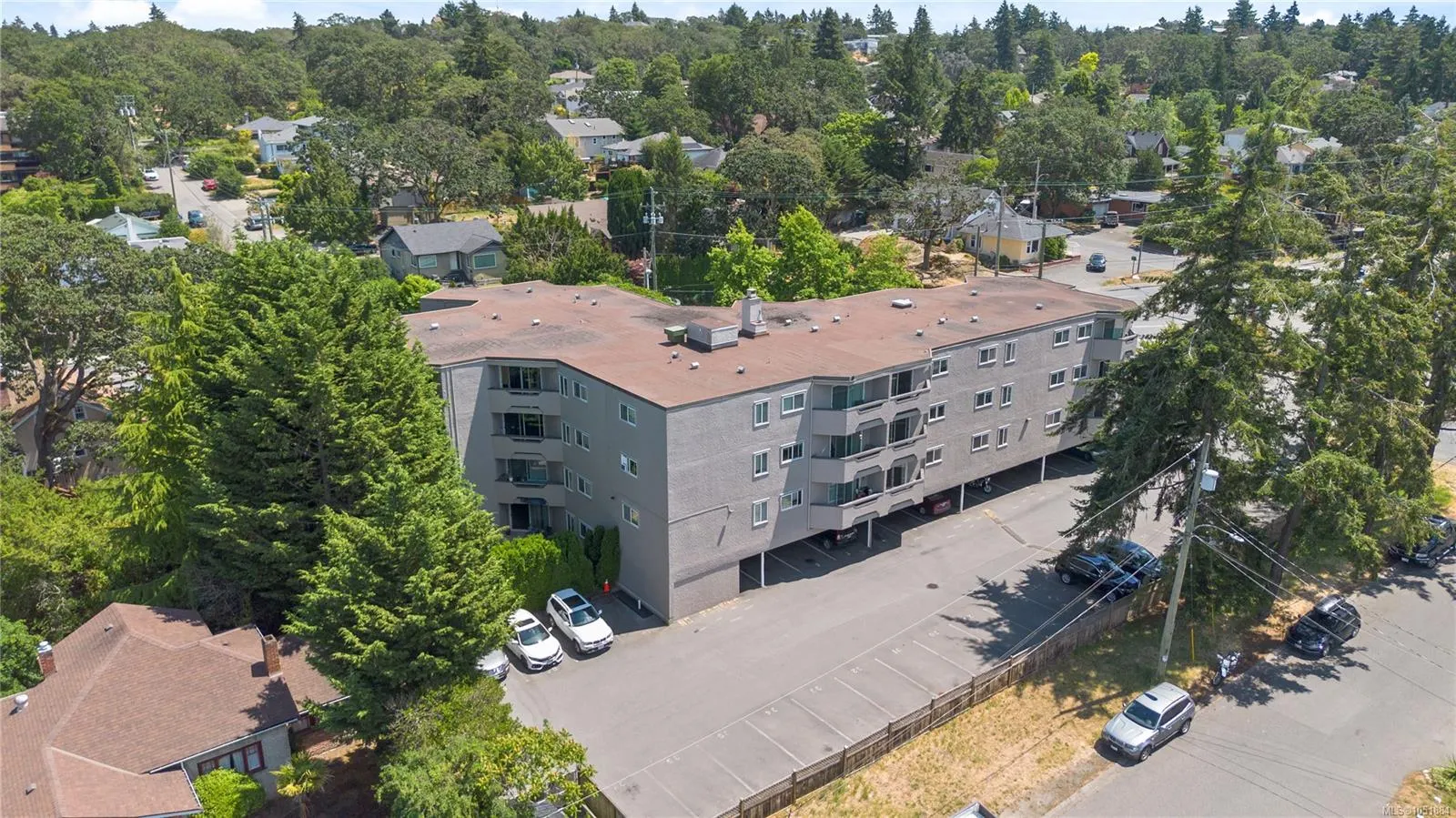 3800 Quadra St