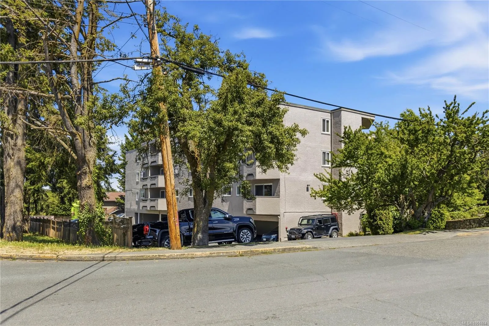 3800 Quadra St