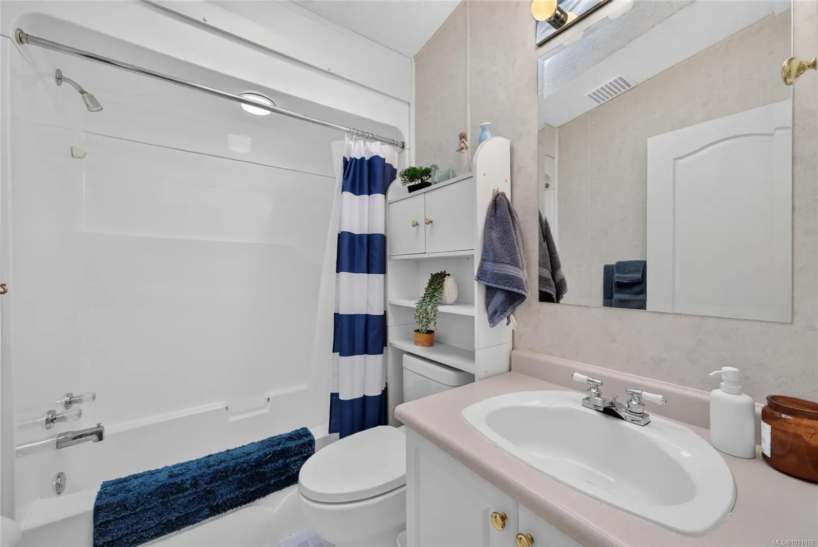7401 Central Saanich Rd