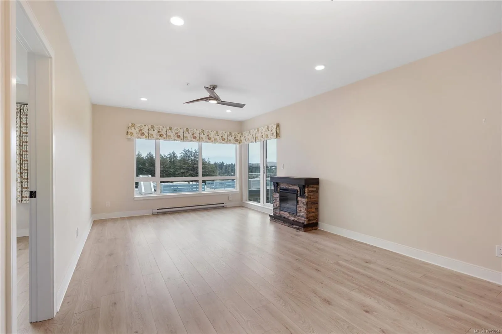1311 Lakepoint Way