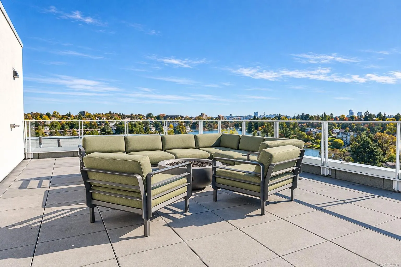 1075 Tillicum Rd