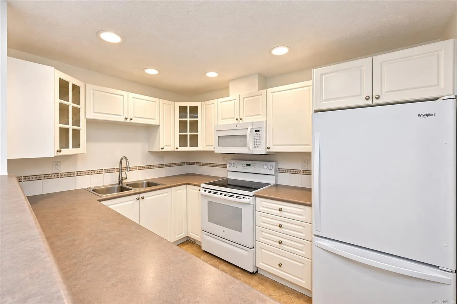 380 Waterfront Cres