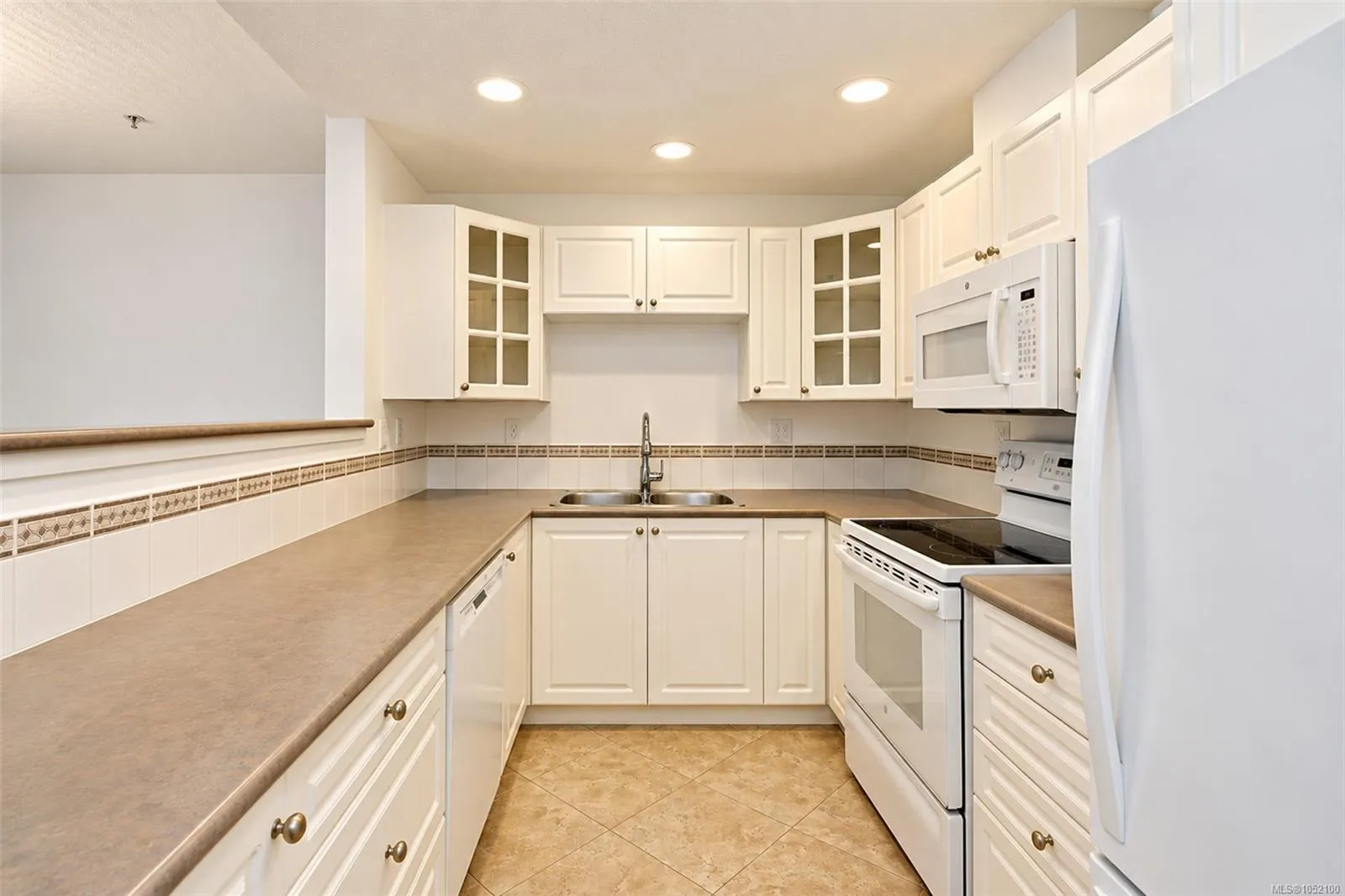 380 Waterfront Cres