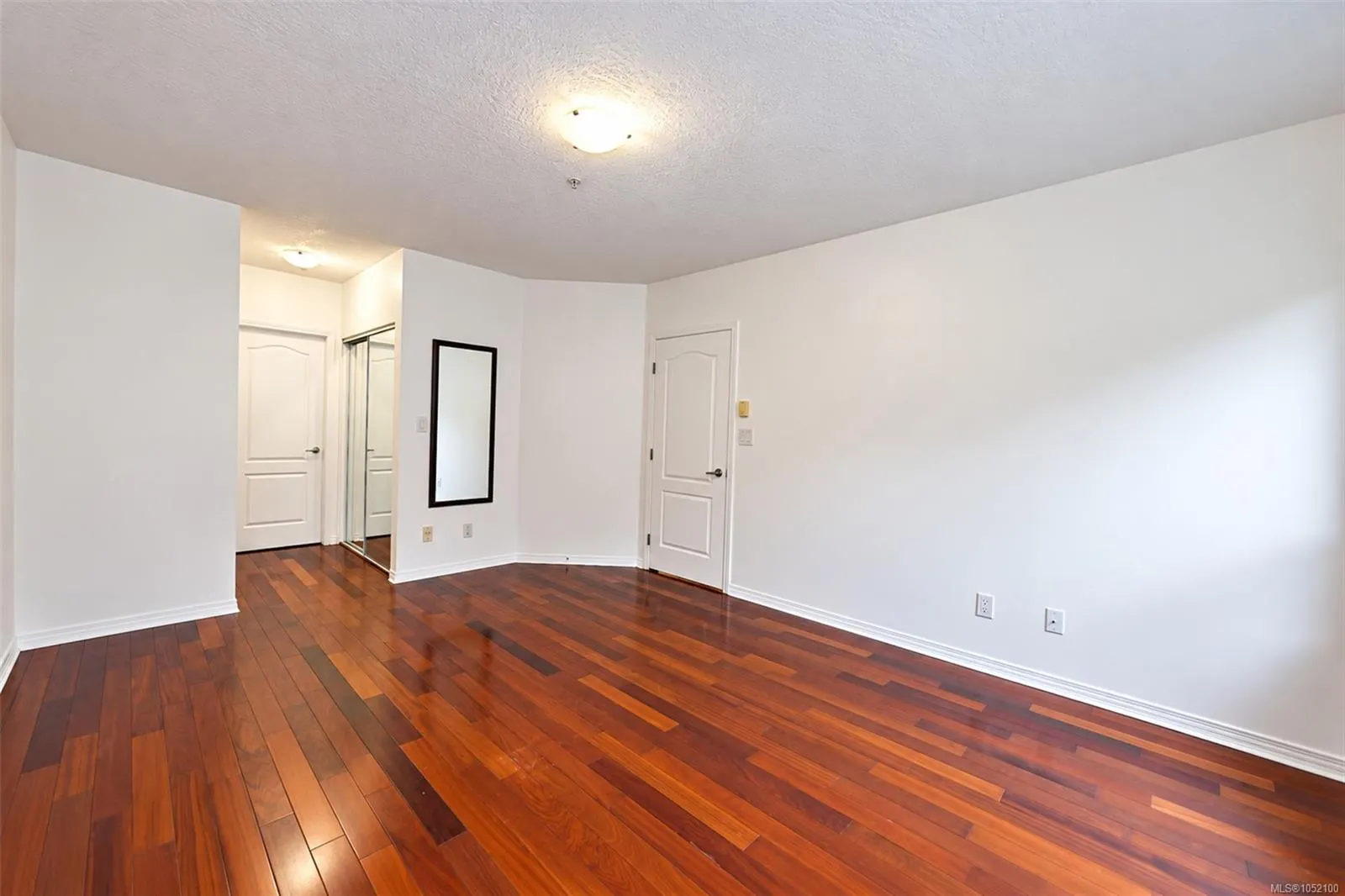 380 Waterfront Cres