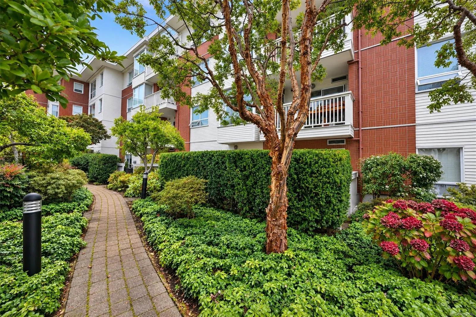 380 Waterfront Cres