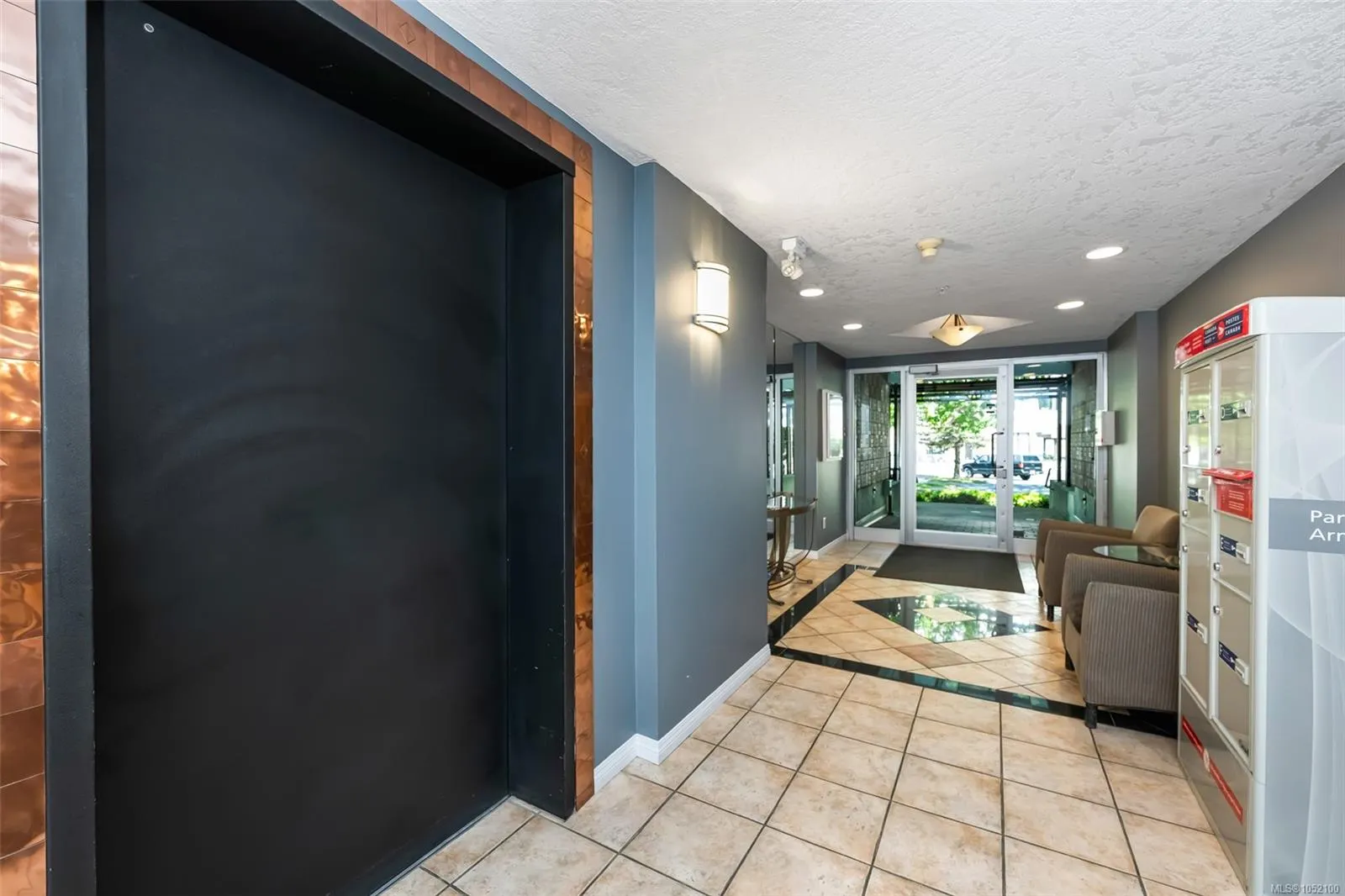380 Waterfront Cres