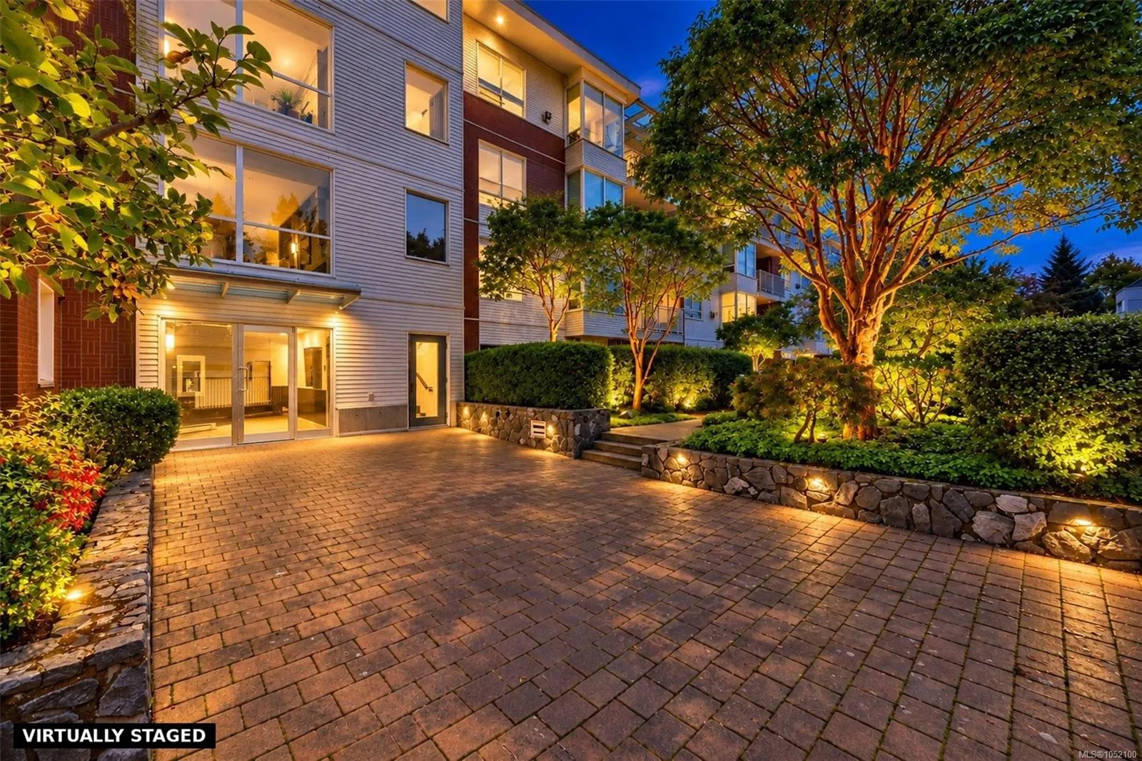 380 Waterfront Cres