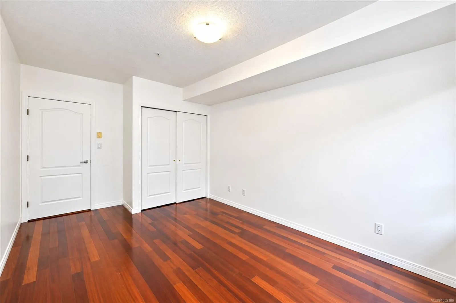 380 Waterfront Cres