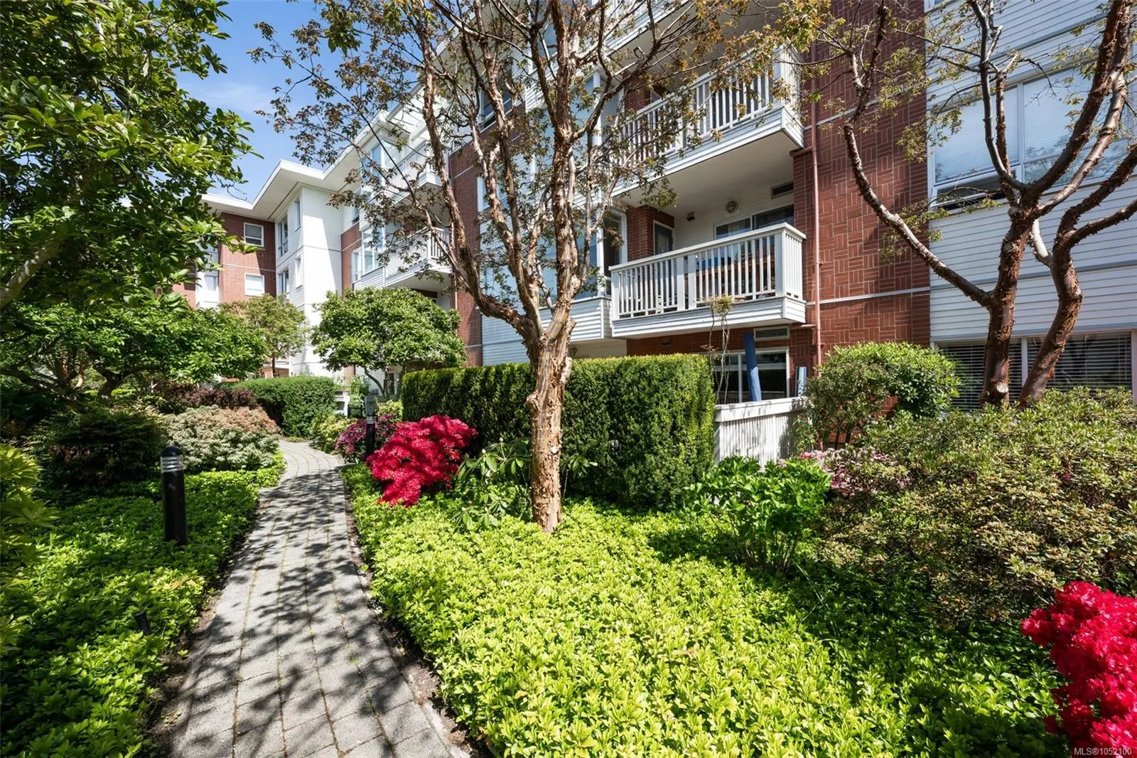 380 Waterfront Cres