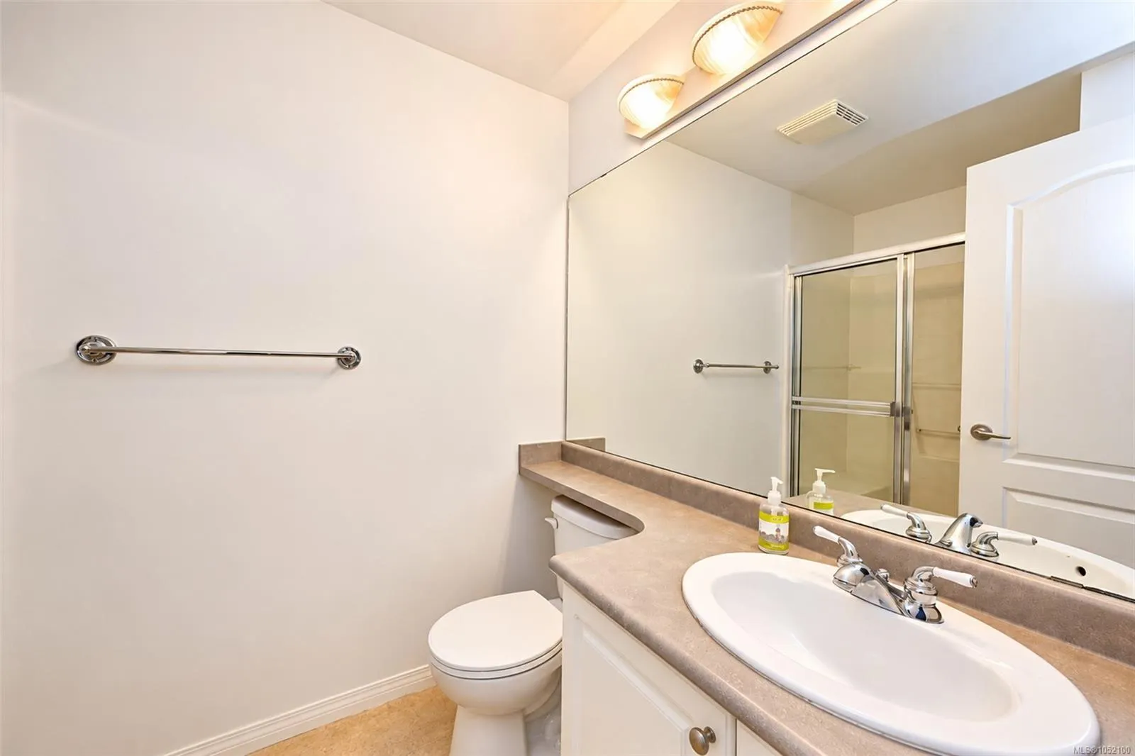 380 Waterfront Cres
