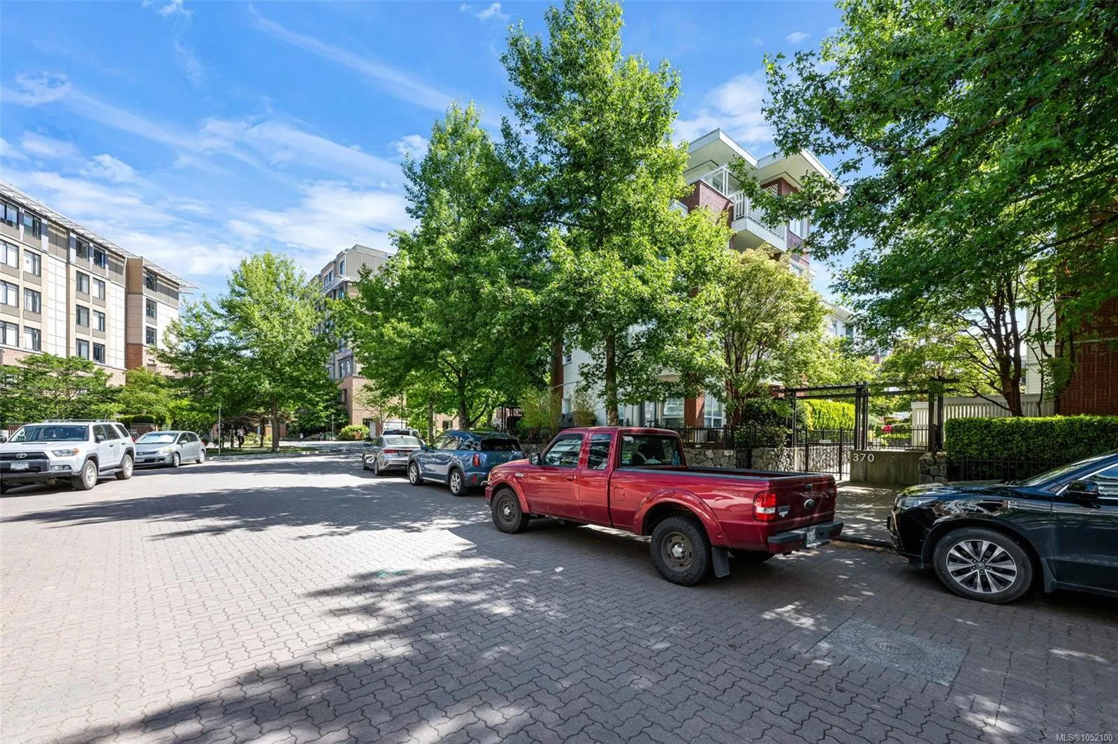 380 Waterfront Cres