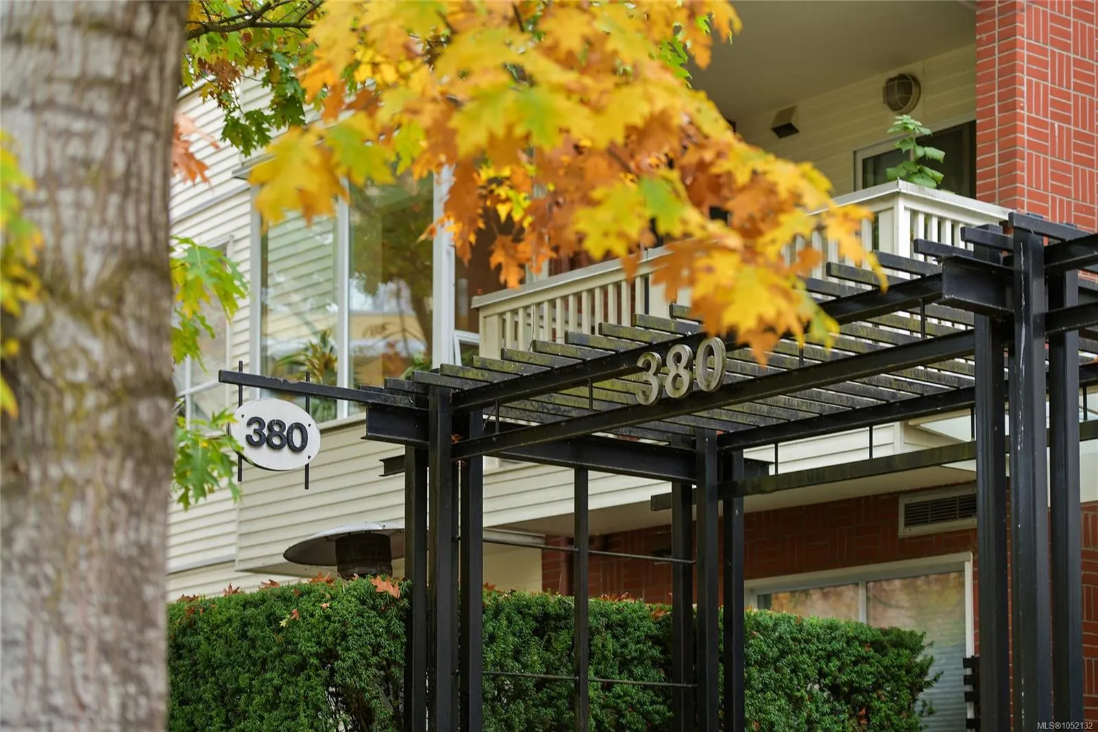 380 Waterfront Cres