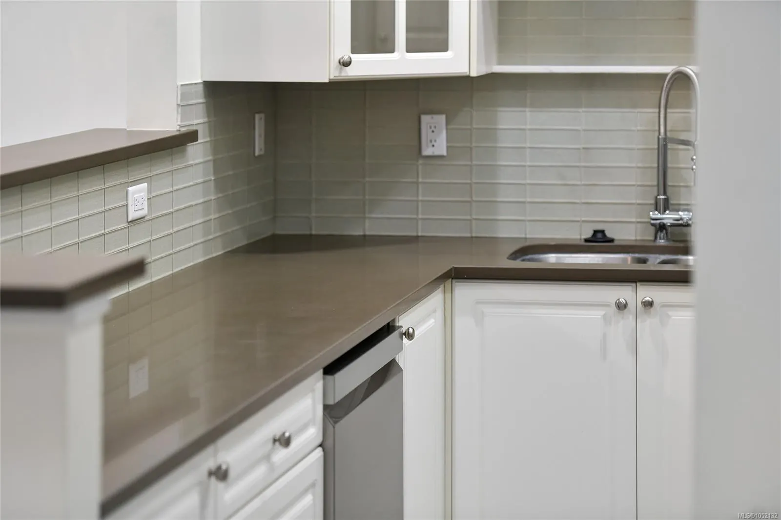 380 Waterfront Cres