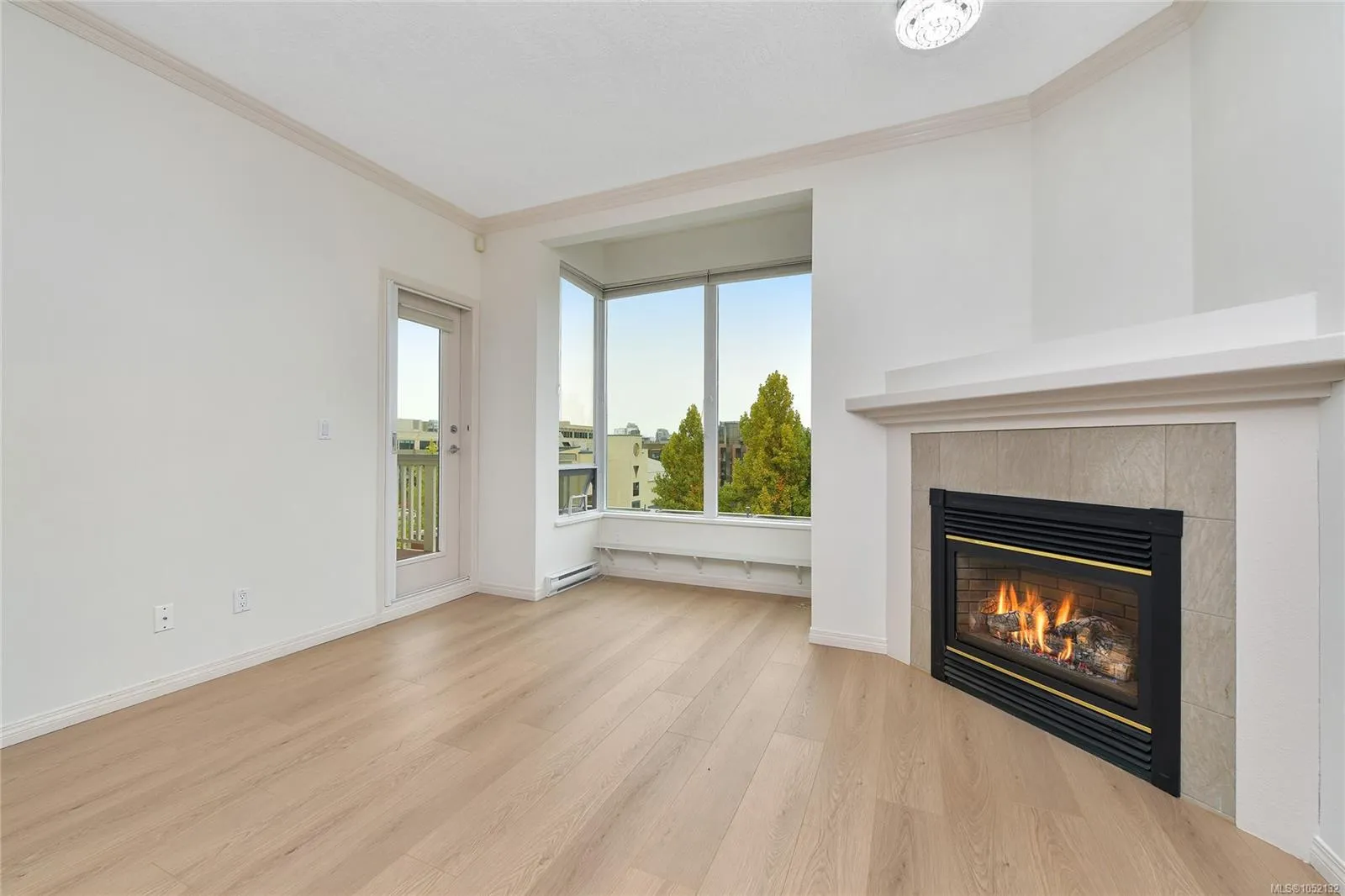 380 Waterfront Cres