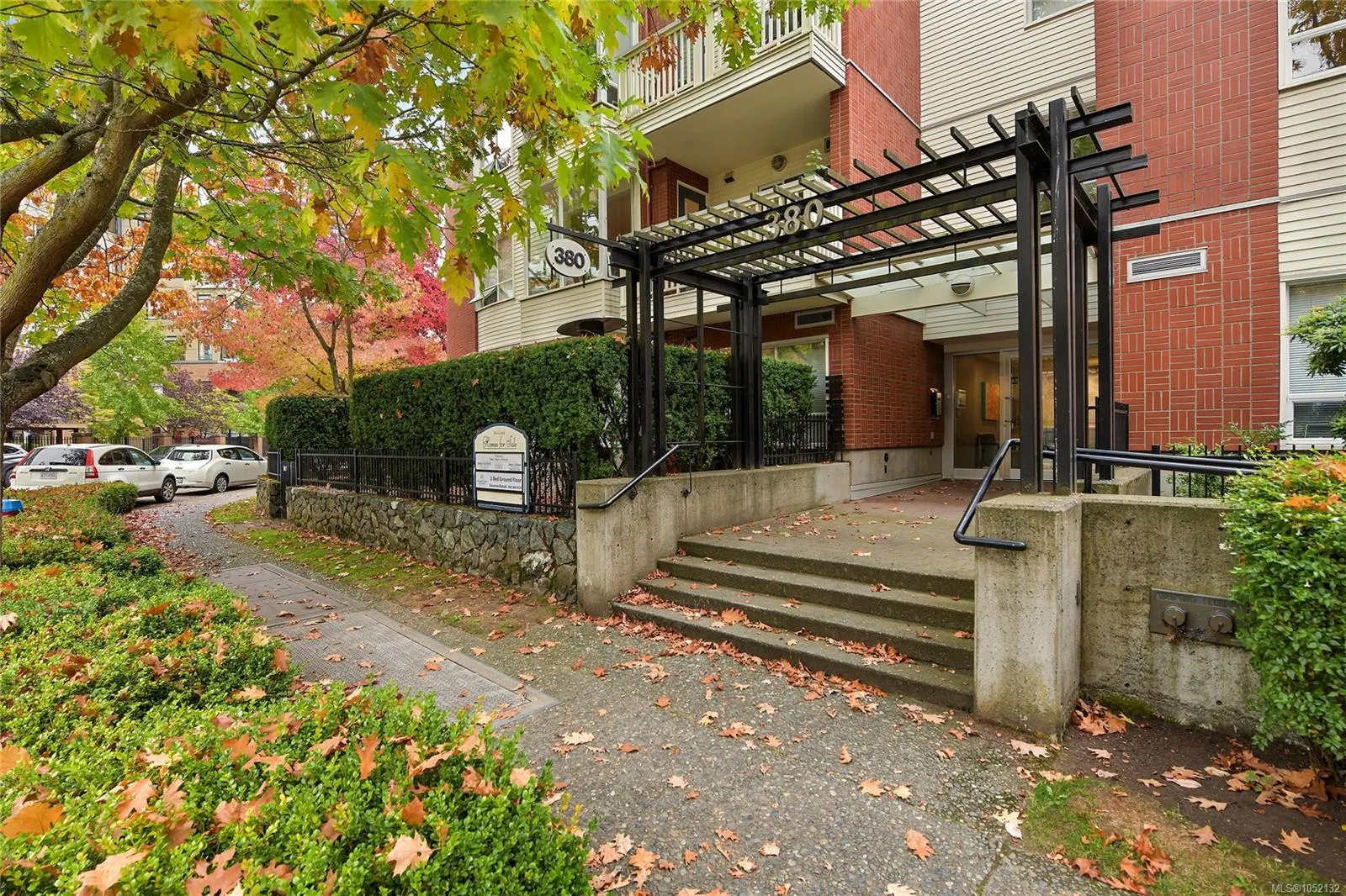 380 Waterfront Cres