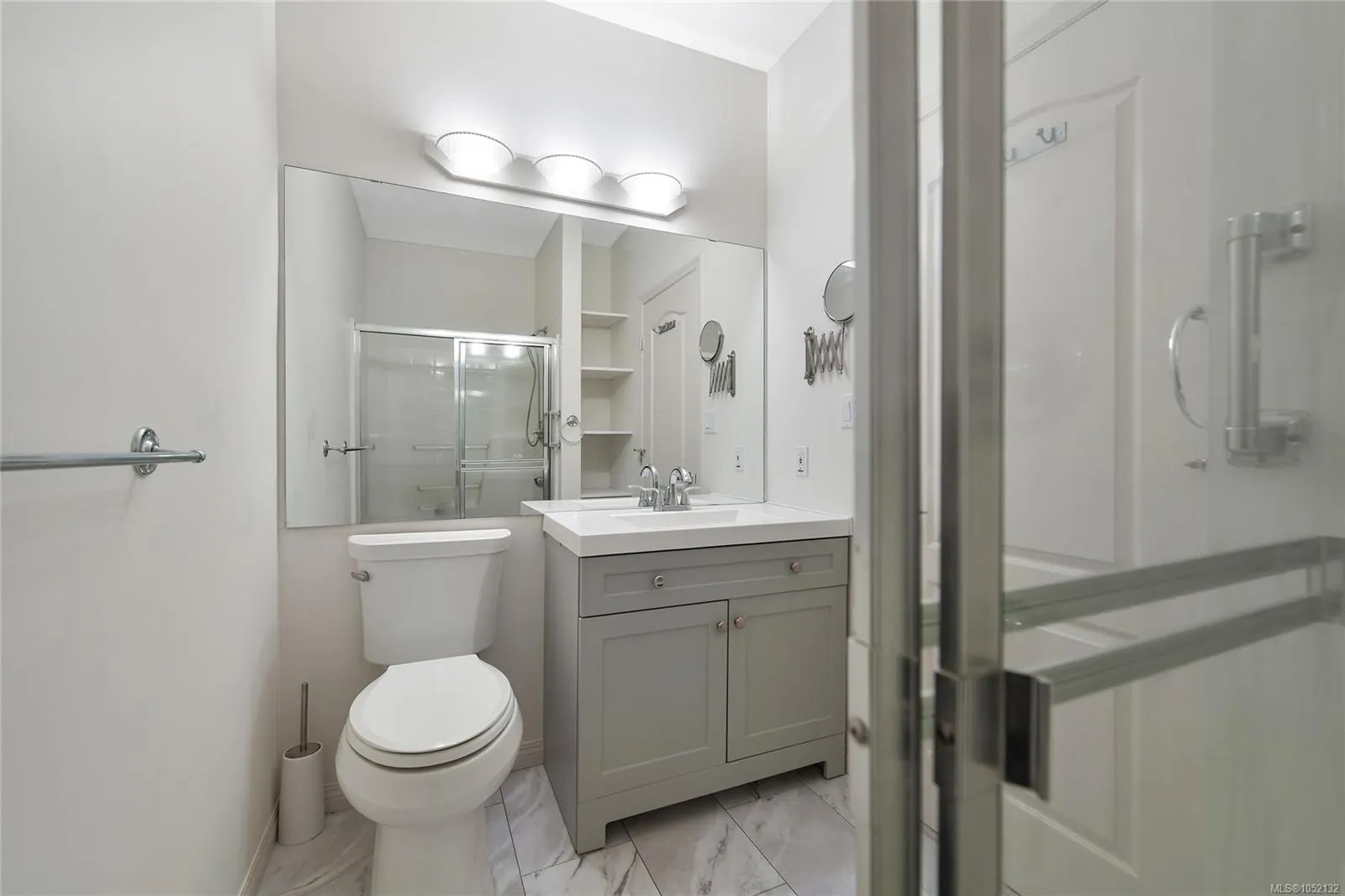 380 Waterfront Cres