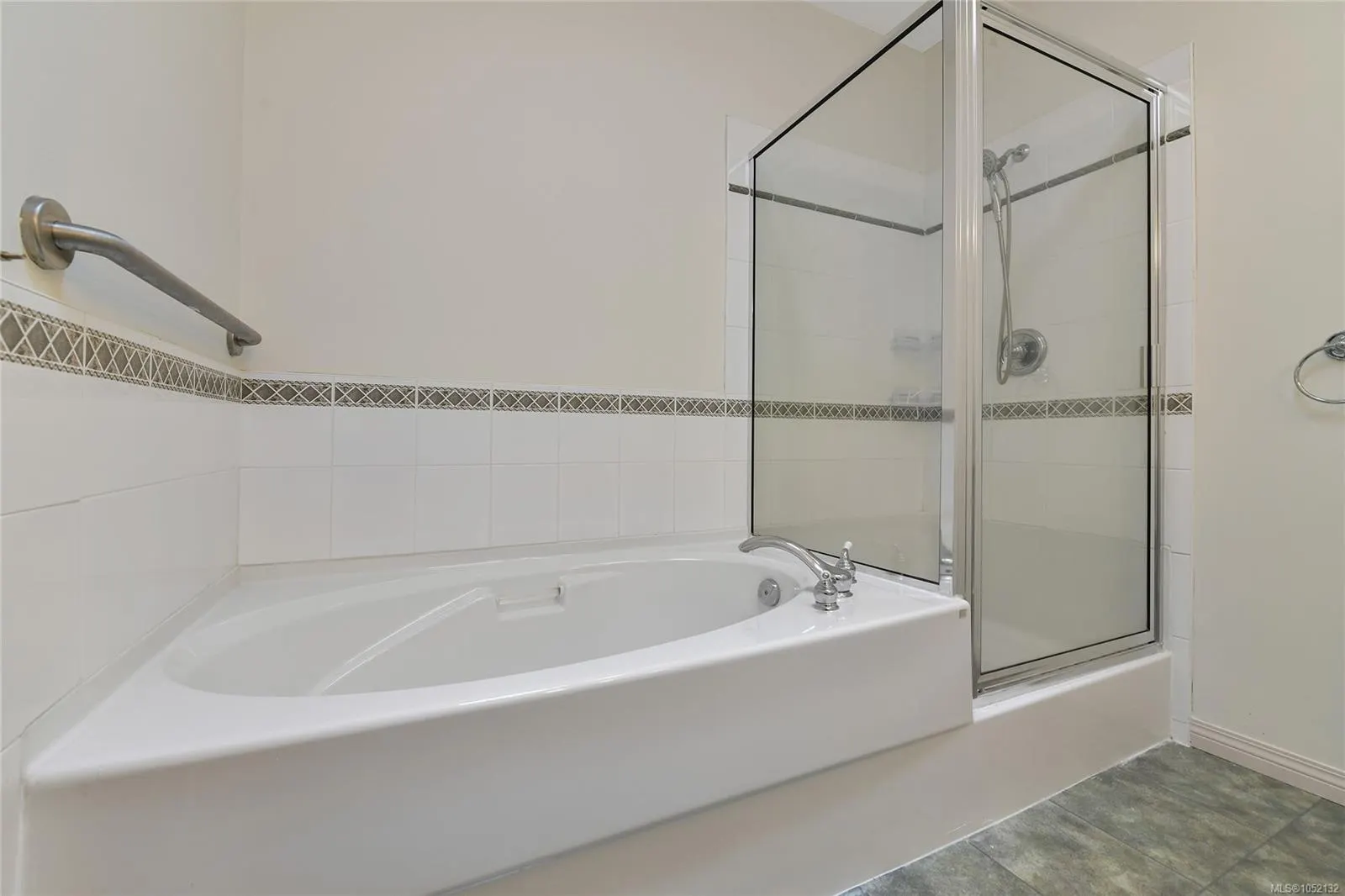 380 Waterfront Cres