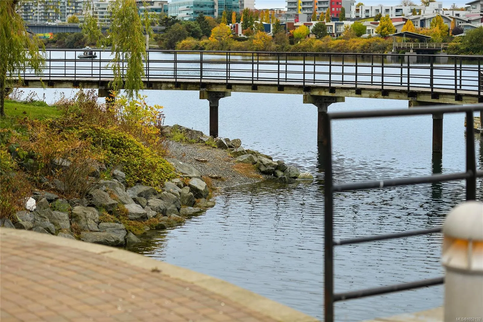 380 Waterfront Cres