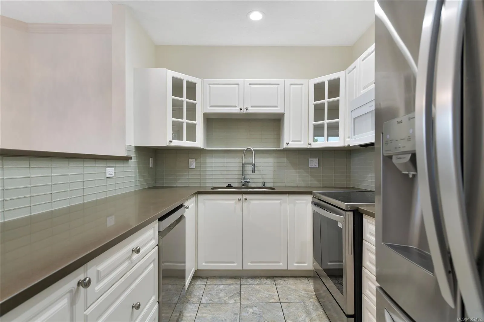 380 Waterfront Cres