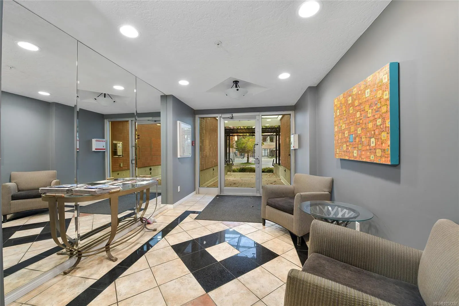 380 Waterfront Cres