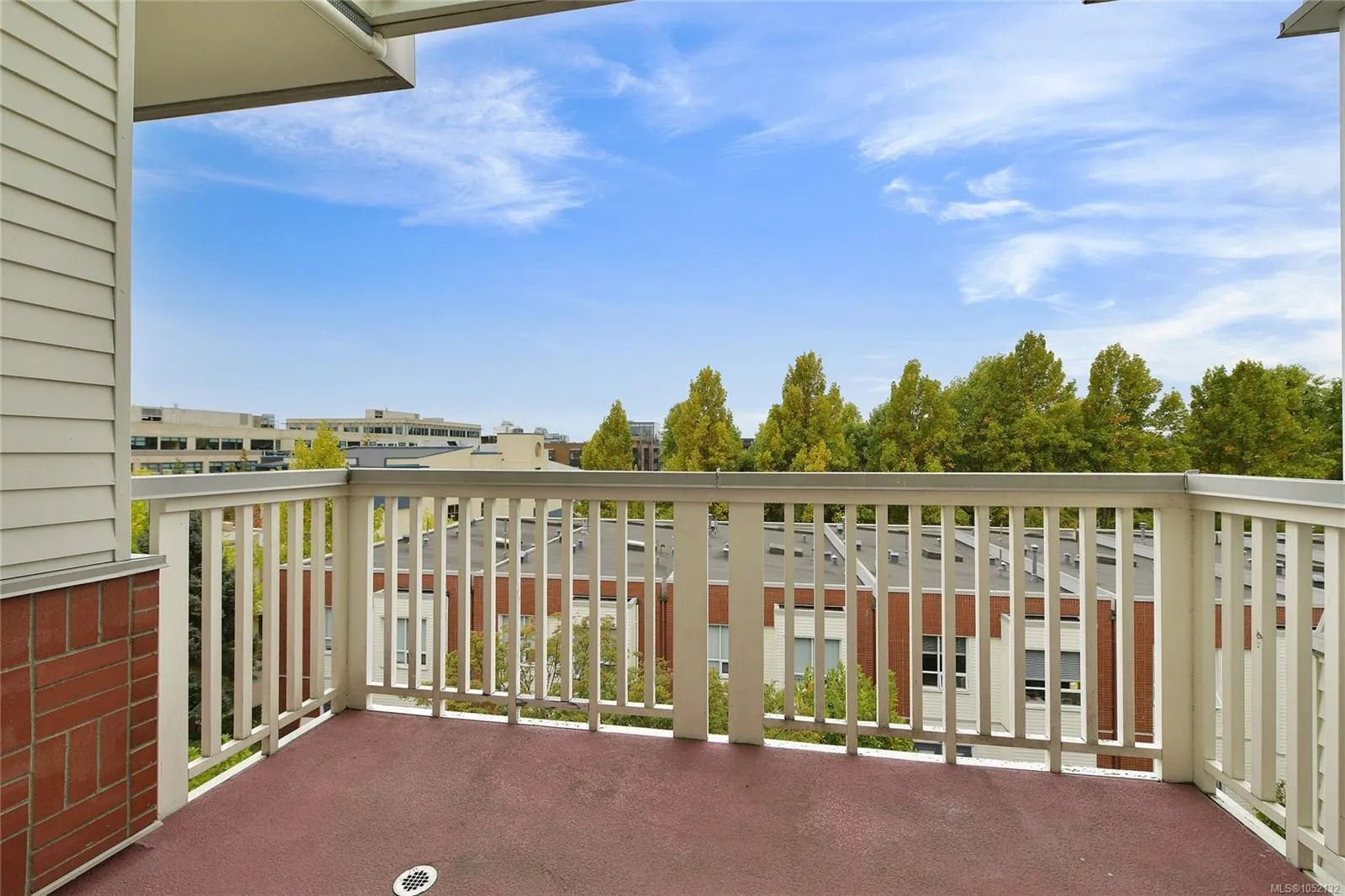 380 Waterfront Cres