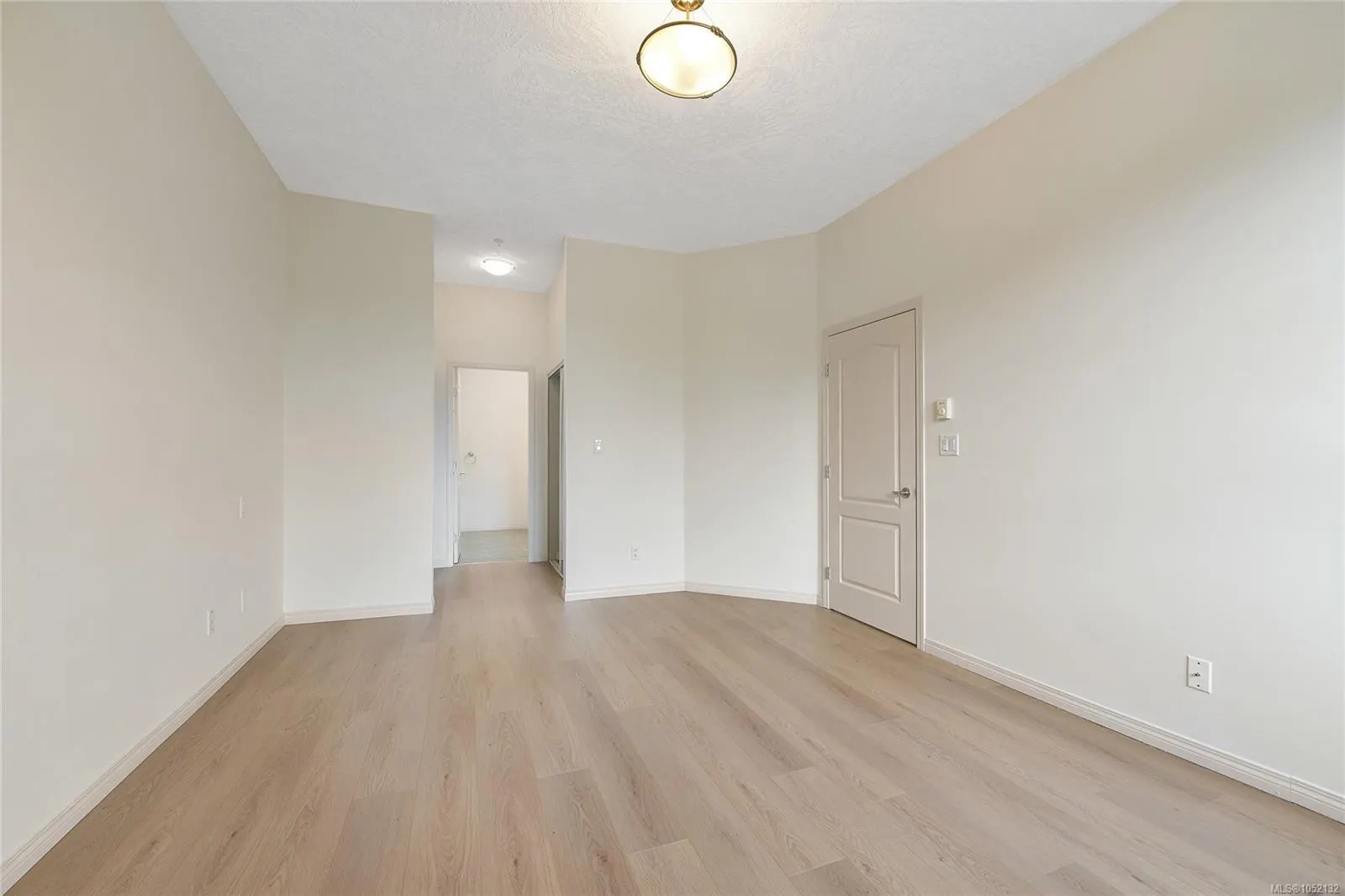 380 Waterfront Cres