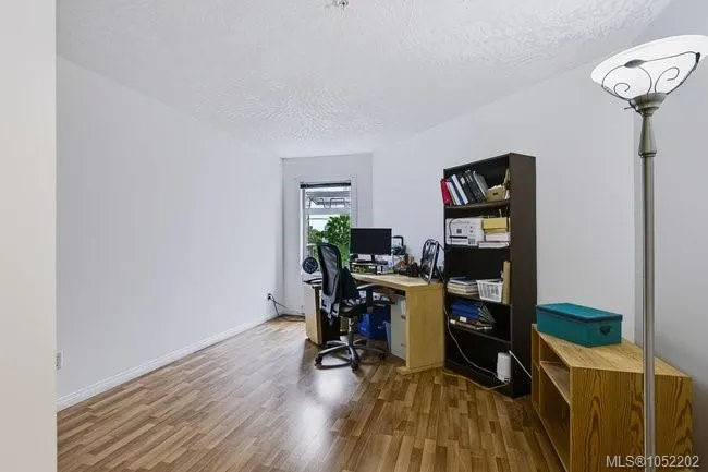 1083 Tillicum Rd