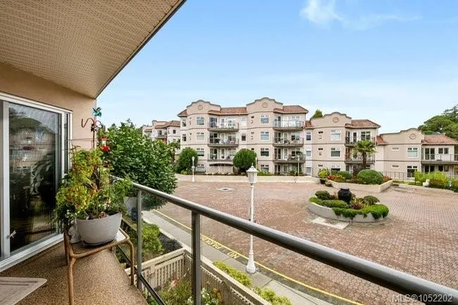 1083 Tillicum Rd