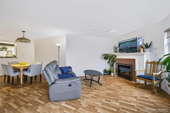 1083 Tillicum Rd