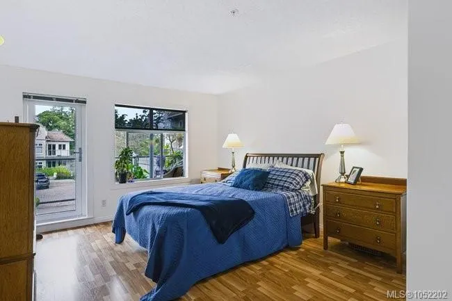 1083 Tillicum Rd