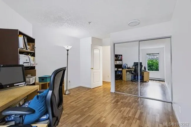 1083 Tillicum Rd