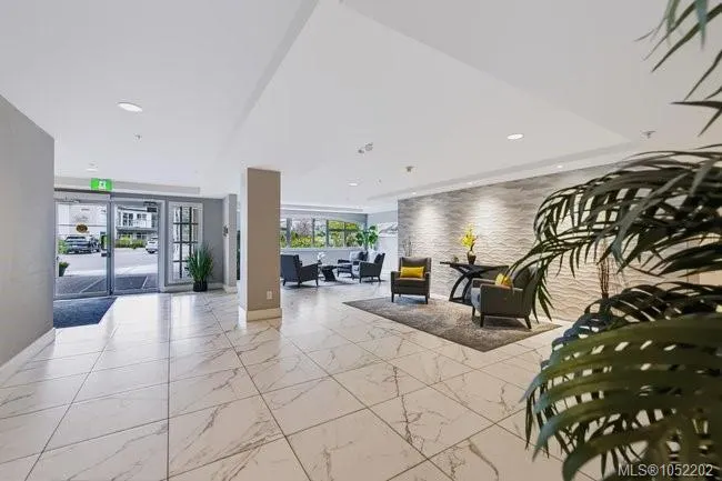 1083 Tillicum Rd