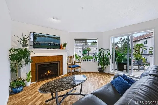 1083 Tillicum Rd