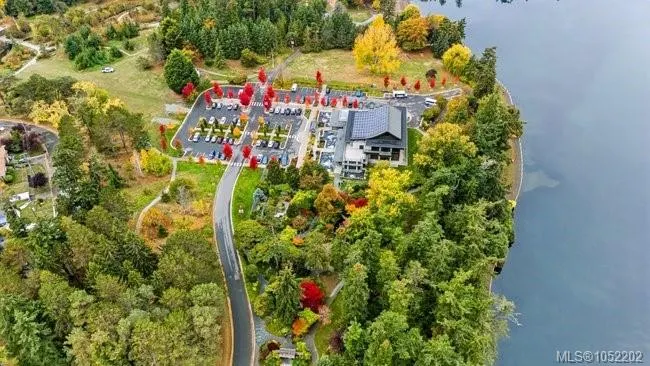 1083 Tillicum Rd
